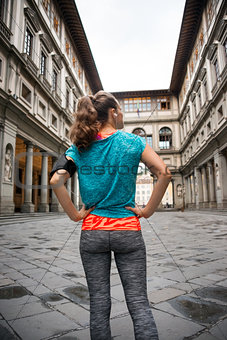 Fitness woman standing in front of uffizi gallery in florence, i