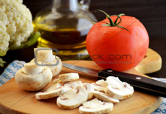 mushrooms tomatoes cauliflower and sunflower oil