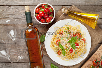 Spaghetti pasta and and white wine
