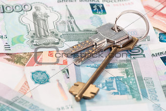 House keys and banknotes