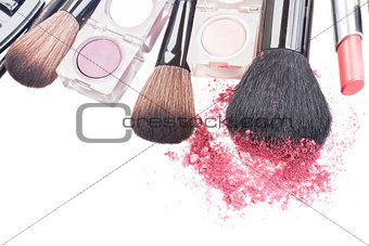 brushes on eye shadows palette