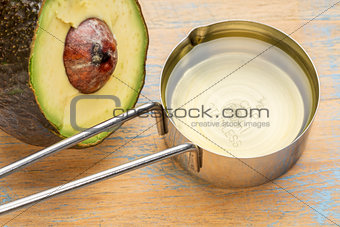 avocado oil in measuring cup