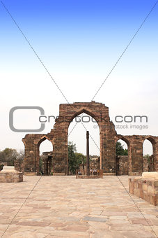 Iron Pillar and Qutab Minar Ruins, Delhi, India