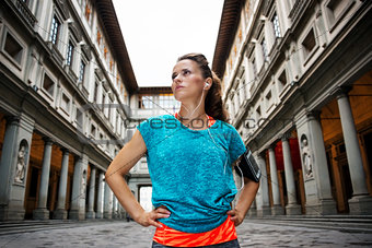 Fitness young sporty woman in front of Uffizi gallery, Florence