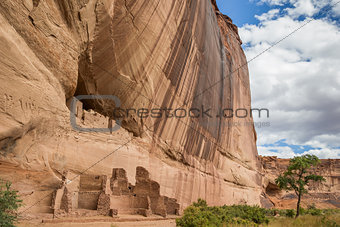 White house ruins in Canyon de Chelly National Monument