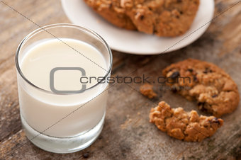 Glass of fresh milk with cookies