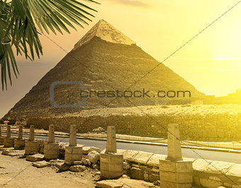 Pyramid of Khafre near road