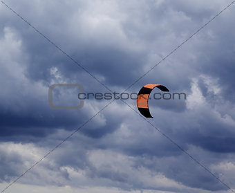 Power kite and gray sky