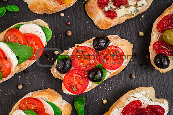 Bruschettas with tomatoes, herbs and olives