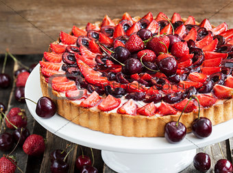 Summer tart with custard cream and fresh berries