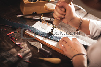 Leather handbag craftsman