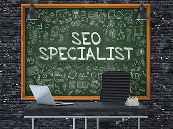 SEO Specialist on Chalkboard with Doodle Icons.