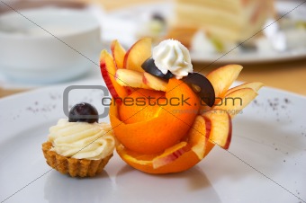 petit four cakes with fruit design