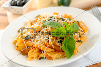 pasta whith vegetables on the plate