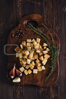 Crackers with herbs and garlic