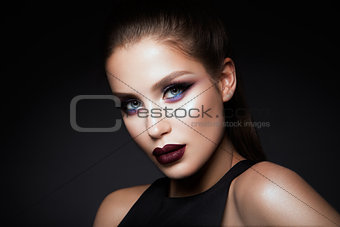 Beautyful girl with bright make up