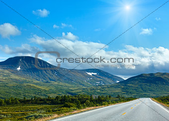 Norwegian sunshiny summer road (near Dombas, Norge)