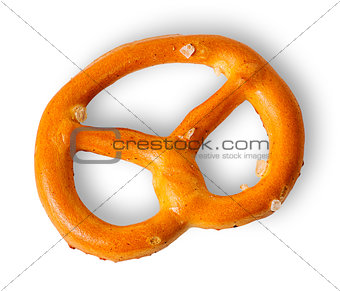 Single crunchy pretzels with salt