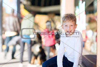kid at outdoor shopping mall