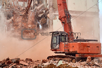 City house demolition with big hydraulic scissors