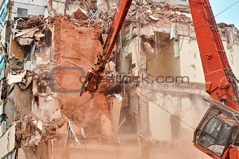 City house demolition with big hydraulic scissors