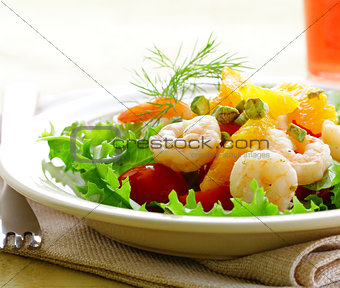 salad with fried prawns with herbs and spices