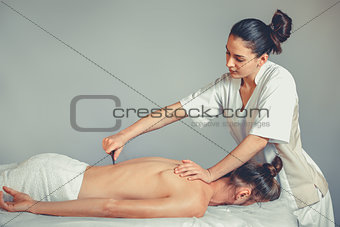 Massage gua, sha therapy