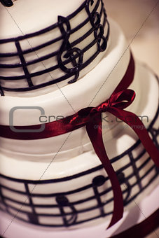 Wedding cake with notes
