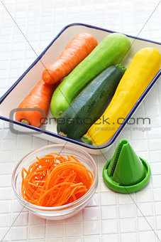 ingredients of vegetable noodles