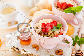 Porridge with banana and fresh berries.