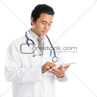 Medical doctor using tablet pc