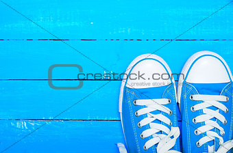 sport textile blue sneakers with white laces 