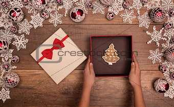 Presenting a christmas gift box - with gingerbread cookie inside