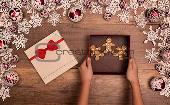 Giving or receiving gingerbread people cookies as christmas pres
