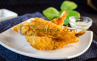 shrimp in batter deep-frying