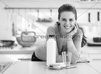 Portrait of smiling young woman with snacks