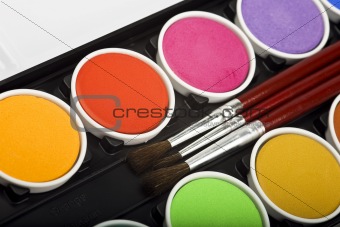 Water-color box with brushes 