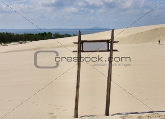 empty desert sign post